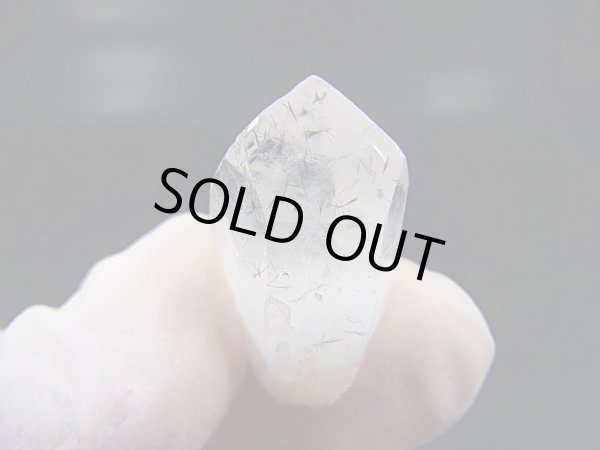 画像1: マダガスカル産ホーランダイトインキャンドルクオーツ（錐面研磨） 5.4g