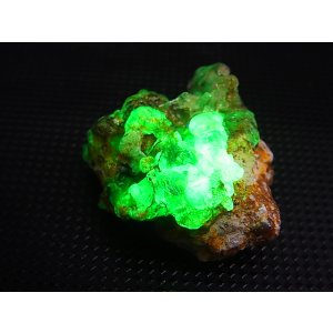 画像: ナミビア・エロンゴ産強蛍光ハイアライト（玉滴石オパール）原石 14.1g