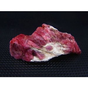 画像: ブラジル産ヴィヴィッドレッドロードナイト原石 15.8g