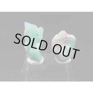 画像: コロンビア・ムゾー鉱山産エメラルド原石（1点パイライト付き） 2点セット トータル 9.3カラット