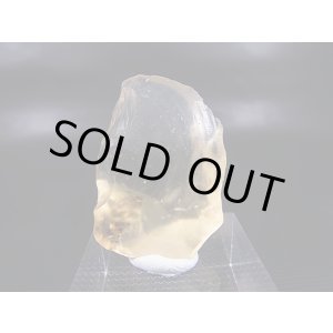 画像: ジュエリー品質:リビアングラス原石 8.3g