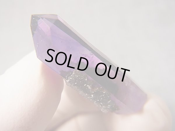 画像2: ナミビア産ブランドバーグアメジストポイント（マゼンタカラー/ドゥルージ水晶付き） 4.5g