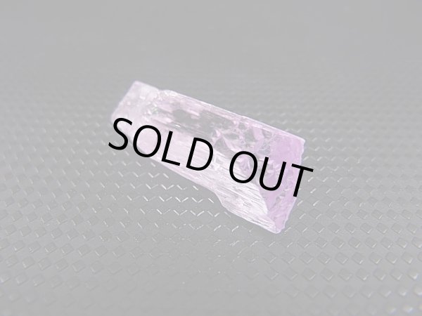 画像1: ジュエリー品質：アフガニスタン産クンツアイト原石 2.5g