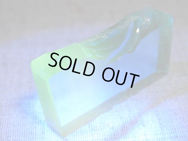 画像2: 飯盛ラボストーン（IL-stone）「レアカラー：ブルートパーズカラー」（イエロー蛍光）ガラス原石 72.1カラット