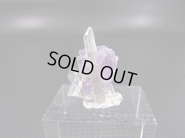 ドイツ・ザクセン州産フローライト付き水晶ポイント 0.9g