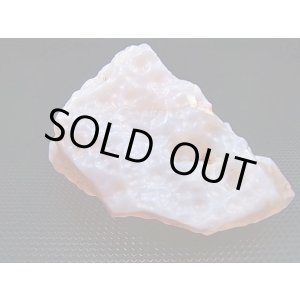 画像: モロッコ産ピンクカルセドニー原石 83.2g