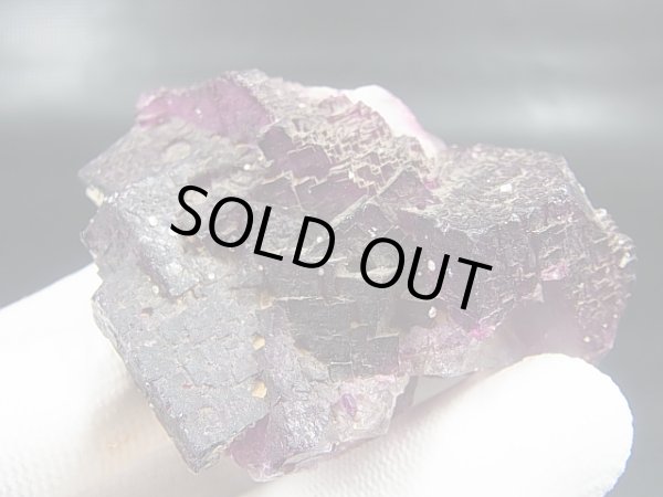 画像1: アメリカ・イリノイ州産レッドパープルフローライト原石 118.8g