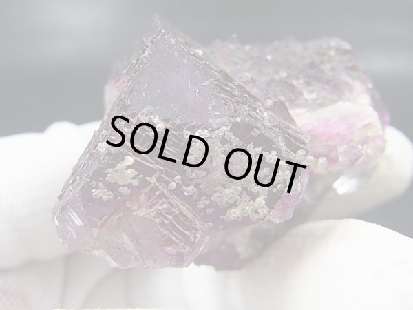 画像2: アメリカ・イリノイ州産レッドパープルフローライト原石 118.8g