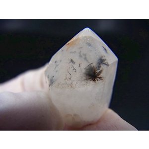 画像: マダガスカル産ホーランダイトインキャンドルクオーツ(錐面研磨) 6.6g