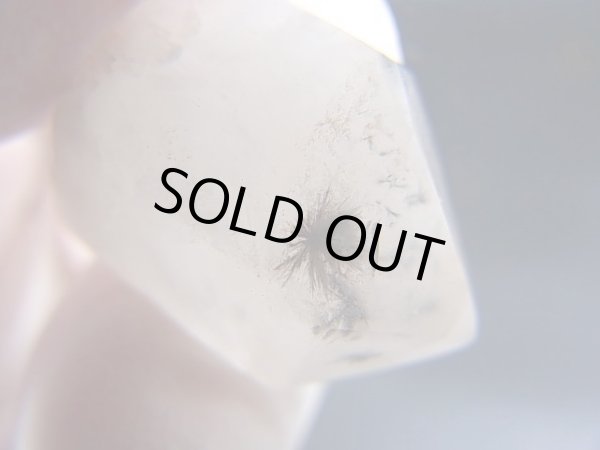 画像2: マダガスカル産ホーランダイトインキャンドルクオーツ（錐面研磨） 6.6g