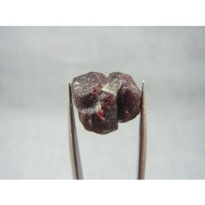 画像: フィンランド・ヘルシンキ産アルマンディンガーネット双晶原石 4.1g