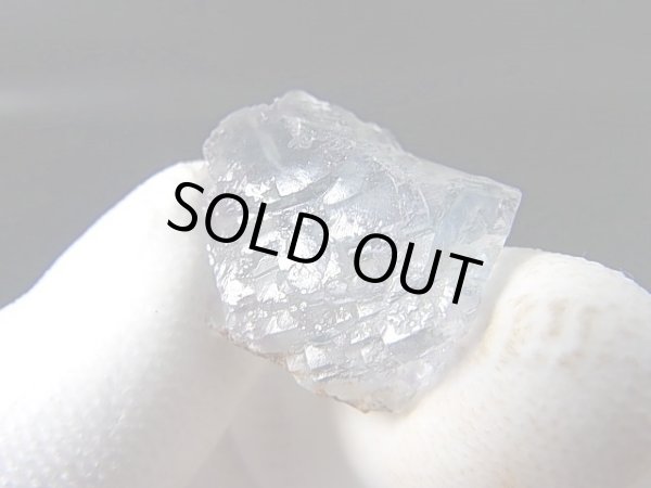 画像1: ヤオガンシャン産ライトブルーフローライト原石  6.0g