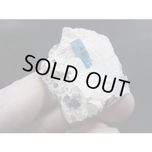 画像: ベトナム・タインホア産宝石品質アクアマリン付きカオリナイト 30.9g