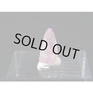 画像: スリランカ産ピンクサファイア原石(犬牙型) 1.7カラット