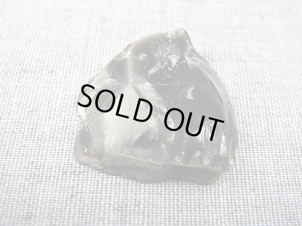 画像1: ヴィクトリアストーン（飯盛ラボストーンIL-stone）レアカラー：ブラック原石（片面研磨） 26.5カラット