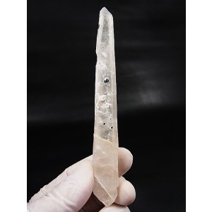 画像: 内モンゴル産アイアンローズ付着&内包ピンク水晶(レーザー型) 32.6g