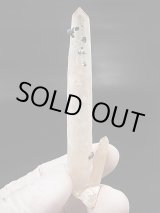 画像: 内モンゴル産アイアンローズ付きピンク水晶（レーザー型/連晶） 20.8g