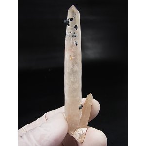 画像: 内モンゴル産アイアンローズ付きピンク水晶(レーザー型/連晶) 20.8g