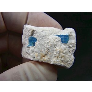 画像: ベトナム・タインホア産宝石品質アクアマリン付きカオリナイト 11.3g