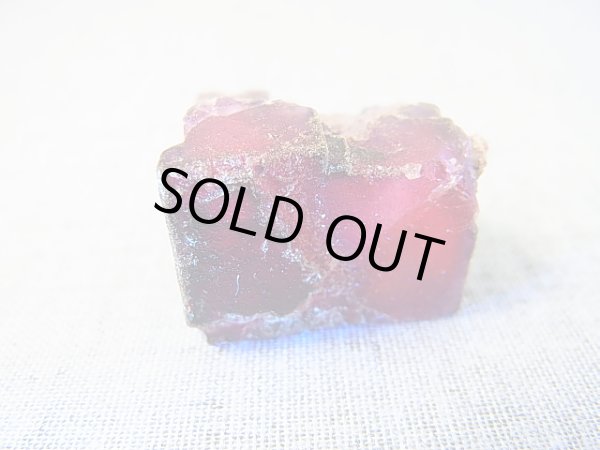 画像1: メキシコ・オハエラ鉱山産フローライト原石（赤色蛍光） 20.0g