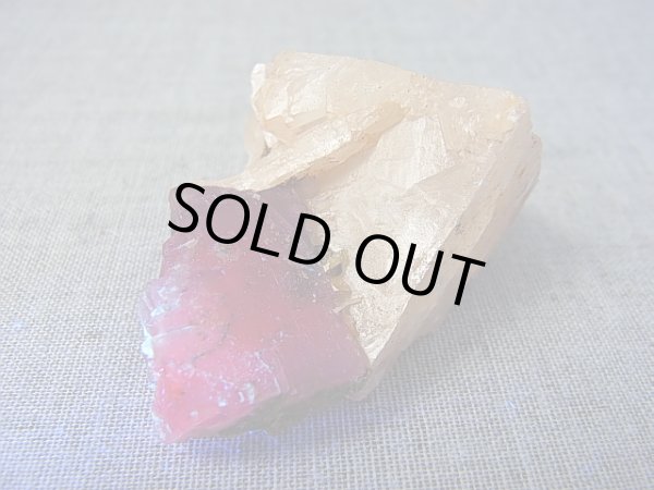 画像1: メキシコ・オハエラ鉱山産フローライト原石（赤色蛍光） 47.2g