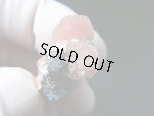 画像2: 広西チワン族自治区産ロードクロサイト（カルサイト仮晶/パイライト・水晶・フローライト付き） 8.4g