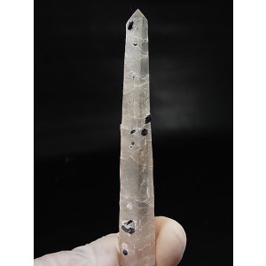 画像: 内モンゴル産アイアンローズ付きピンク水晶(レーザー型) 17.2g