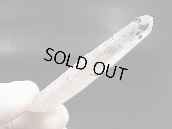 画像1: 内モンゴル産アイアンローズ付きピンク水晶（レーザー型） 12.3g