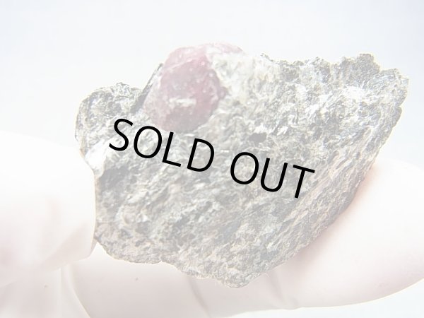 画像1: スウェーデン・ダーラナ産ガーネット原石 17.1g