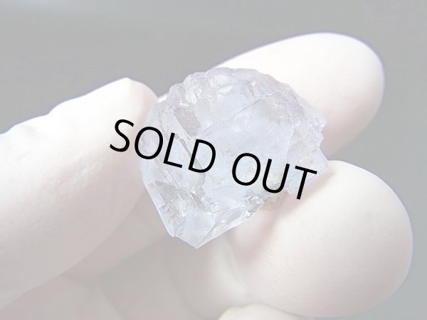 画像1: ヤオガンシャン産ライトブルーフローライト原石 9.2g