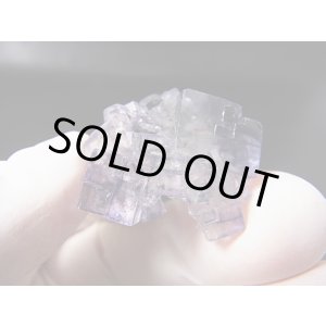 画像: ヤオガンシャン産パープル/カラーレス・ゾーニングフローライト原石 8.5g