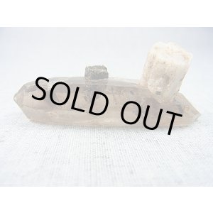 画像: マラウイ・ムランジェ産スモーキー水晶原石(DT/エジリン&長石貫入り) 23.5g