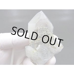 画像: 南アフリカ・メッシーナ鉱山産エピドート着きファントム水晶 55.9g