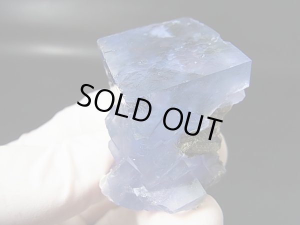 画像1: ヤオガンシャン産ラグーンブルーフローライト原石（レインボー入り） 43.0g