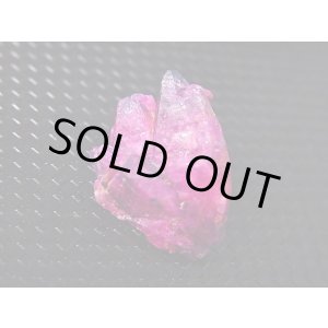 画像: ベトナムLuc Yen産シルキーサファイア原石(犬牙型/バイカラー)クラスター 10.2カラット