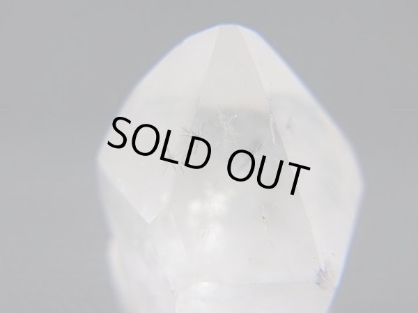 画像2: マダガスカル産ホーランダイトインキャンドルクオーツ（錐面研磨） 6.8g