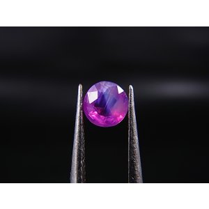 画像: ベトナムLuc Yen産ホットピンクシルキーサファイア・ルース(ラウンドカット/バイカラー) 0.6カラット