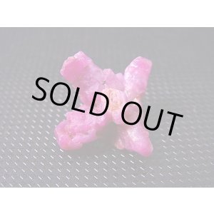 画像: ベトナムLuc Yen産ルビー(犬牙型多連晶)クラスター 27.7カラット