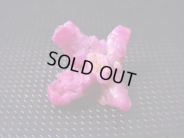 画像1: ベトナムLuc Yen産ルビー（犬牙型多連晶）クラスター 27.7カラット