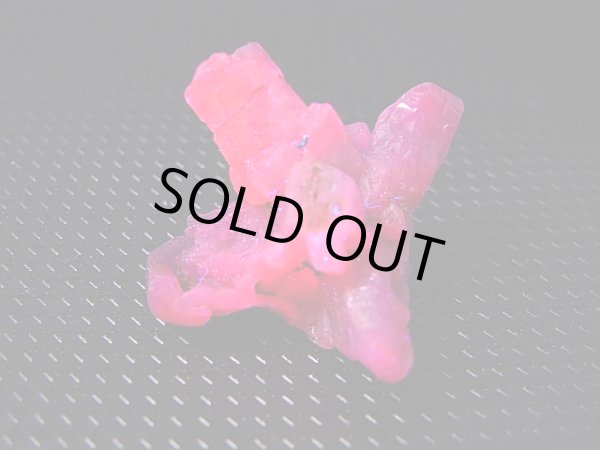 画像2: ベトナムLuc Yen産ルビー（犬牙型多連晶）クラスター 27.7カラット