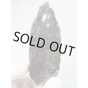 画像: ベトナム・タインホア産インターフェレンス（ブラックトルマリン浸食）カテドラル水晶 169.0g