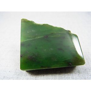 画像: ロシア・シベリア産ネフライト（軟玉ヒスイ）研磨原石スラブ 50.6g