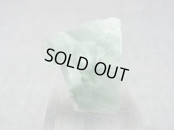 画像2: ヴィクトリアストーン（飯盛ラボストーンIL-stone）レアカラー：グリーンシルバー原石 22.2カラット