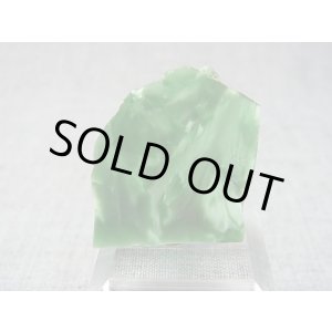 画像: ヴィクトリアストーン（飯盛ラボストーンIL-stone）ダークグリーン原石 15.8カラット