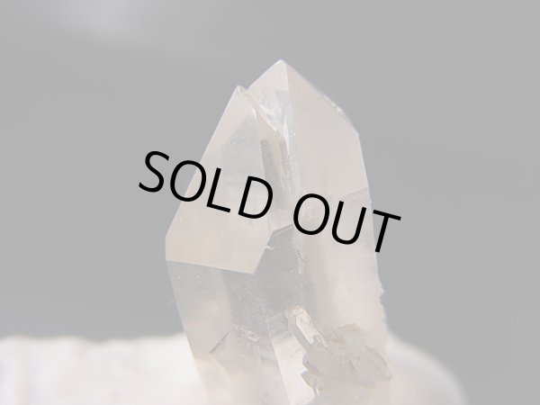 画像2: ノルウェー産ウォータークリア・ライトスモーキークオーツ（タントリックツイン/レインボー入り） 8.9g