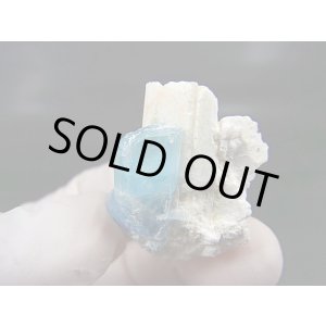 画像: ベトナム・タインホア産アクアマリン付き微斜長石 11.4g