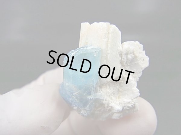 画像1: ベトナム・タインホア産アクアマリン付き微斜長石 11.4g