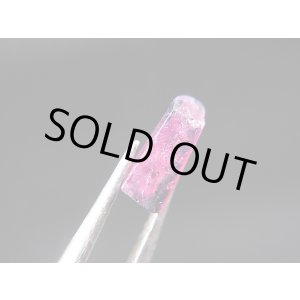 画像: タンザニア・ウィンザー産レッドピンクサファイア原石（バイカラー） 0.7カラット