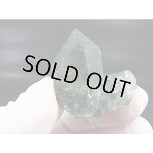 画像: インド・マニハール産クリア水晶（連晶/ゴールドルチル＆クローライト入り） 14.3g