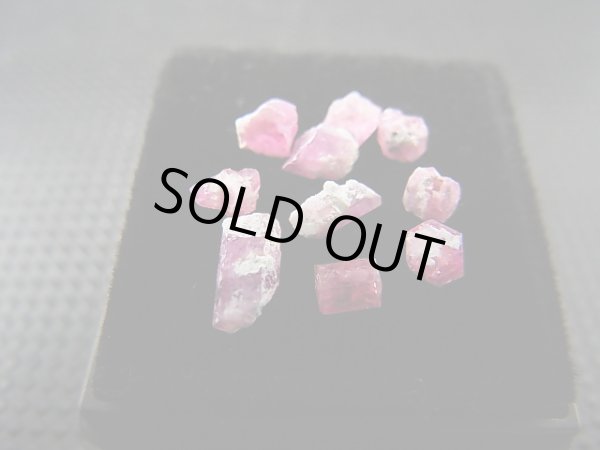 画像1: ユタ州ワーワー鉱山産レッドベリル結晶原石 10点セット トータル 1.8カラット